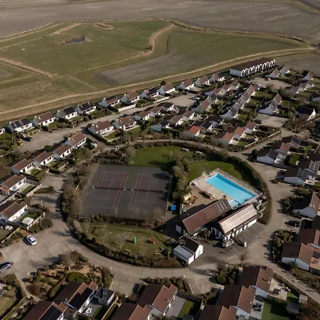 Sirius With Parking And Shared Pool By Interhome Апартаменты *