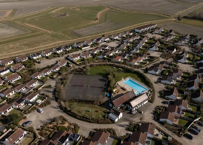 Sirius With Parking And Shared Pool By Interhome Apartment *